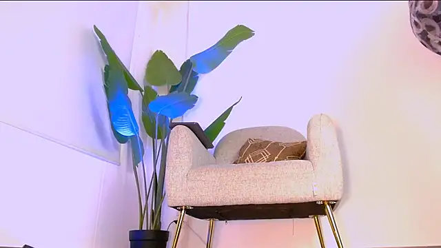 Snapshot of Sara_ow chatting on May 17, 7:43 pm Sara ow online show from May 17, 7:43 pm
