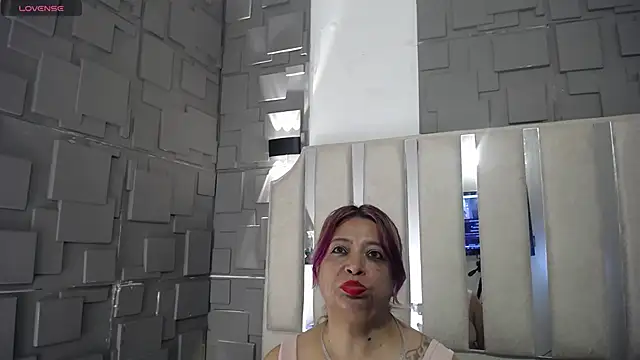 Snapshot of Natasha_699 chatting on June 19, 10:46 pm Natasha 699 online show from June 19, 10:46 pm