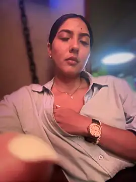 MarianaBenz online show from February 28, 1:37 am