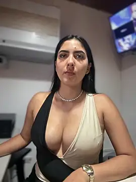 MarianaBenz online show from November 3, 12:24 am