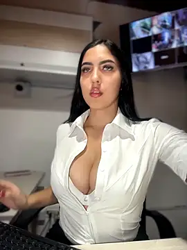 MarianaBenz online show from May 24, 9:42 pm