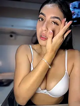 Snapshot of MarianaBenz chatting on June 24, 12:20 am MarianaBenz online show from June 24, 12:20 am