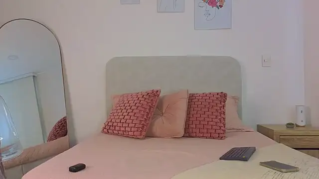 KristennBlue online show from December 15, 12:53 pm