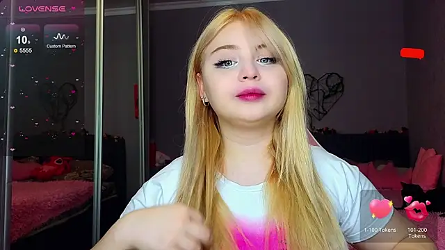 shy blondiee online show from February 14, 11:31 pm