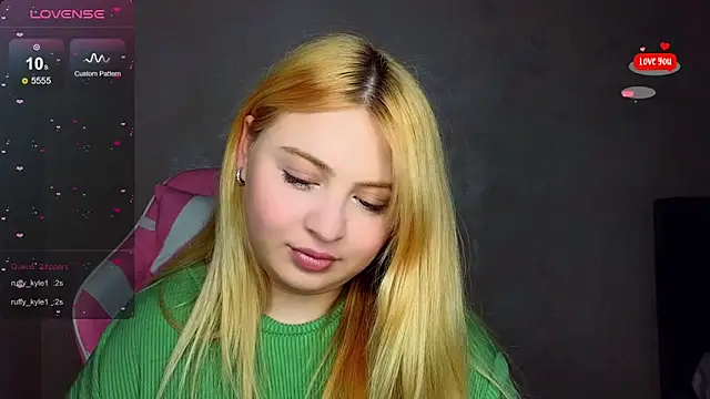 shy blondiee online show from March 15, 11:39 pm