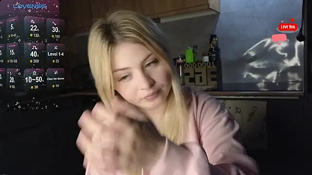 shy blondiee online show from May 18, 9:31 pm