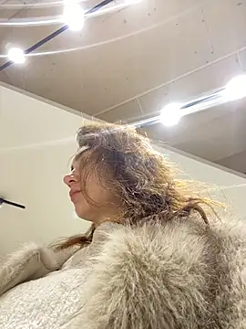 QuitieLia online show from January 17, 8:08 am