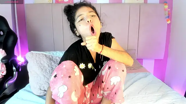 Snapshot of Winnifer_Gonzal chatting on March 15, 10:46 am Winnifer Gonzal online show from March 15, 10:46 am