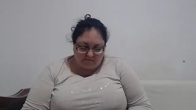 Snapshot of Nykyxo chatting on April 12, 5:51 pm Nykyxo online show from April 12, 5:51 pm