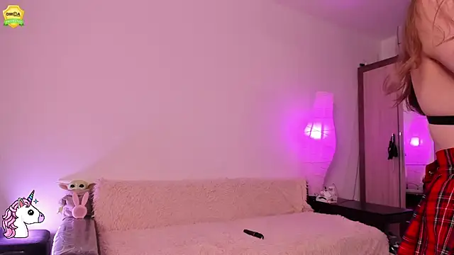 EvaUniporn online show from April 27, 4:49 pm