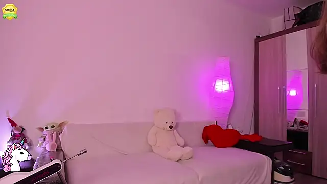 EvaUniporn online show from May 18, 5:08 pm
