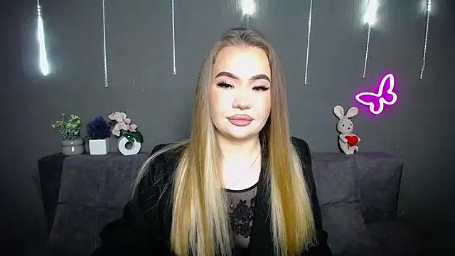 StacyYellig online show from April 22, 8:10 pm