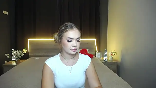 StacyYellig online show from July 14, 8:25 pm