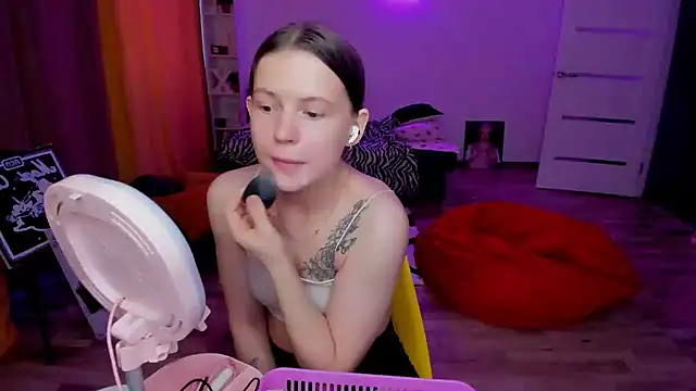 HelloRoxy online show from May 24, 4:01 pm