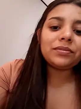 Snapshot of stefanie010 chatting on December 21, 4:58 pm stefanie010 online show from December 21, 4:58 pm