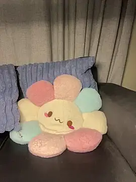 YellowHoneyDip online show from January 13, 7:52 pm