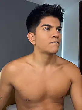 santiago 01 online show from March 6, 9:11 pm