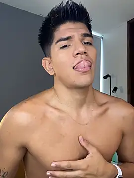 santiago 01 online show from March 22, 7:06 pm