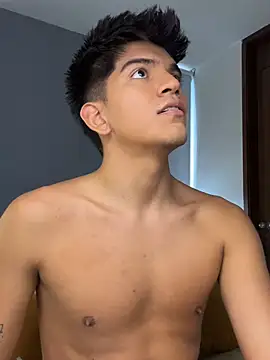 Snapshot of santiago_01 chatting on July 12, 9:17 pm santiago 01 online show from July 12, 9:17 pm