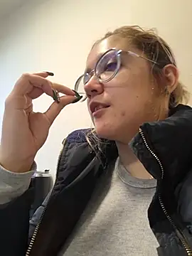 NaomiShimizu online show from April 15, 5:20 pm