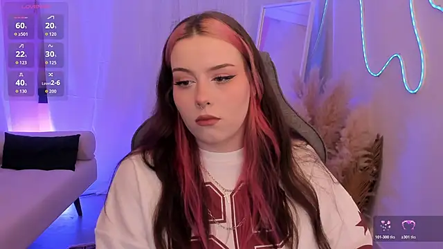 CoralineKeyns online show from June 17, 5:21 am
