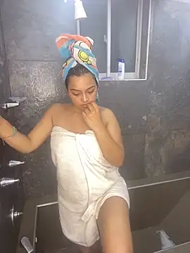 Snapshot of fairylatin222 chatting on April 4, 2:54 am fairylatin222 online show from April 4, 2:54 am