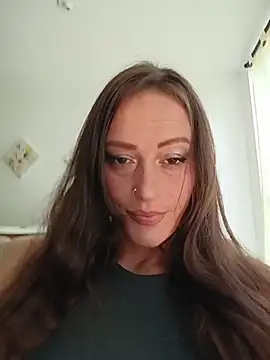 JadeHiilton online show from February 17, 5:30 pm