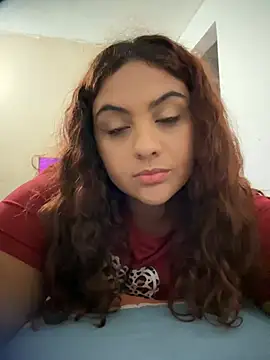 Snapshot of Lynna-pvuline chatting on April 15, 2:40 am Lynna-pvuline online show from April 15, 2:40 am