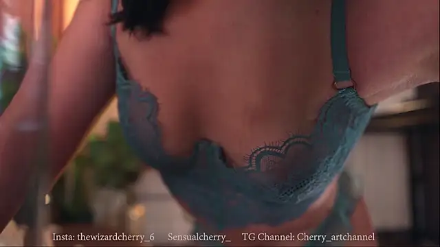 Miss beee online show from December 17, 11:55 pm