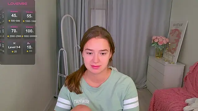 Snapshot of LovelyJessie chatting on November 10, 1:43 pm LovelyJessie online show from November 10, 1:43 pm