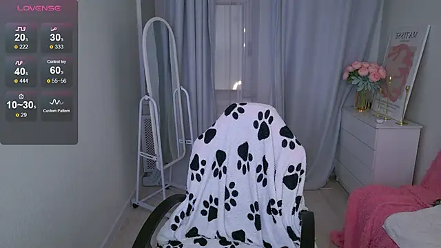 Snapshot of LovelyJessie chatting on November 11, 1:44 pm LovelyJessie online show from November 11, 1:44 pm