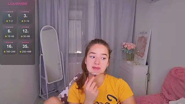 Snapshot of LovelyJessie chatting on December 3, 1:53 pm LovelyJessie online show from December 3, 1:53 pm