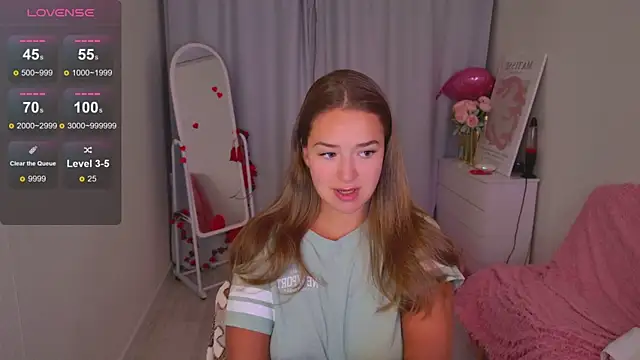 Snapshot of LovelyJessie chatting on February 17, 1:51 pm LovelyJessie online show from February 17, 1:51 pm