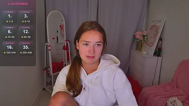 Snapshot of LovelyJessie chatting on February 20, 1:55 pm LovelyJessie online show from February 20, 1:55 pm