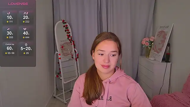 Snapshot of LovelyJessie chatting on February 25, 1:54 pm LovelyJessie online show from February 25, 1:54 pm