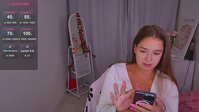 Snapshot of LovelyJessie chatting on February 27, 2:06 pm LovelyJessie online show from February 27, 2:06 pm