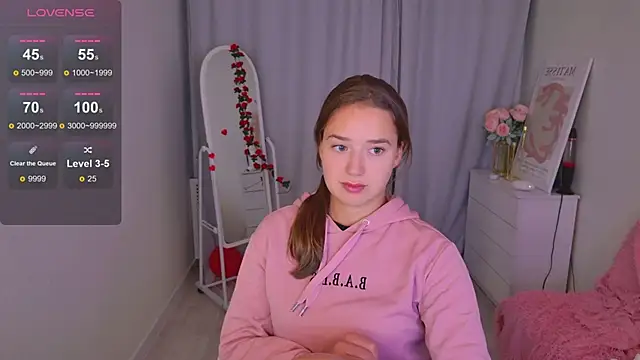 Snapshot of LovelyJessie chatting on February 28, 1:45 pm LovelyJessie online show from February 28, 1:45 pm