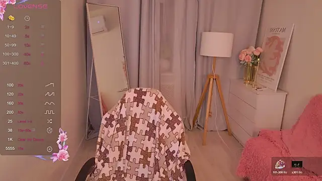 Snapshot of LovelyJessie chatting on April 10, 2:00 pm LovelyJessie online show from April 10, 2:00 pm