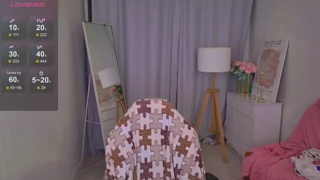 Snapshot of LovelyJessie chatting on May 14, 1:40 pm LovelyJessie online show from May 14, 1:40 pm