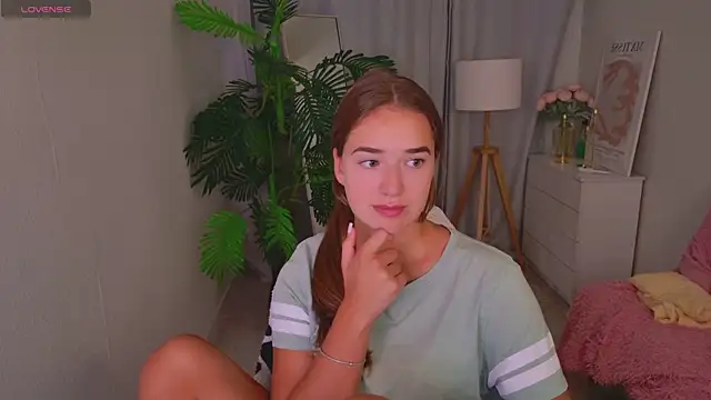 LovelyJessie online show from July 1, 1:34 pm