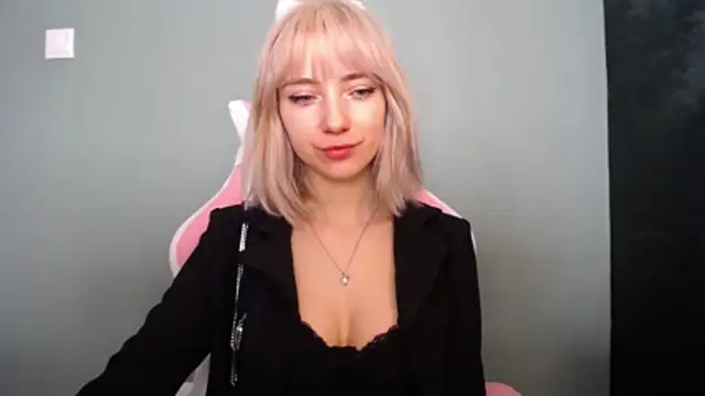 LuciaYoung online show from March 21, 8:19 am