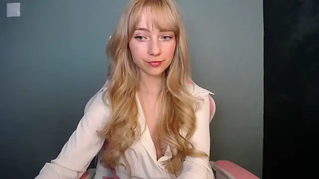 LuciaYoung online show from April 13, 6:41 am