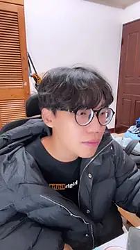 Snapshot of hihi0169 chatting on January 6, 2:32 pm hihi0169 online show from January 6, 2:32 pm