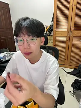 Snapshot of hihi0169 chatting on February 12, 1:28 pm hihi0169 online show from February 12, 1:28 pm