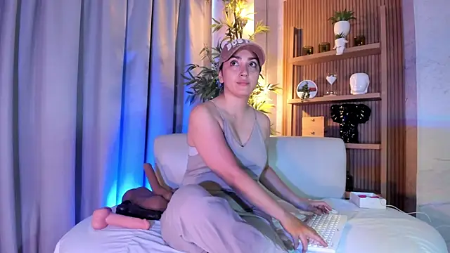 LIAH IZUMI online show from August 2, 12:36 pm