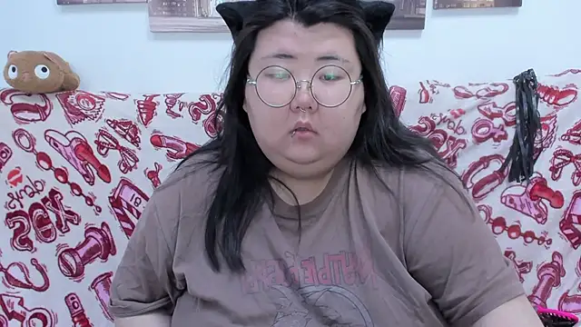 Snapshot of Nadine_asian chatting on June 6, 1:32 am Nadine asian online show from June 6, 1:32 am