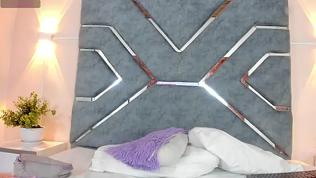 LucciaPorter online show from April 13, 2:22 pm