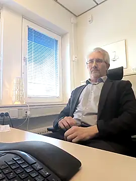 tom-swede online show from March 30, 2:40 pm