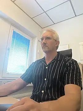 tom-swede online show from August 4, 2:30 pm