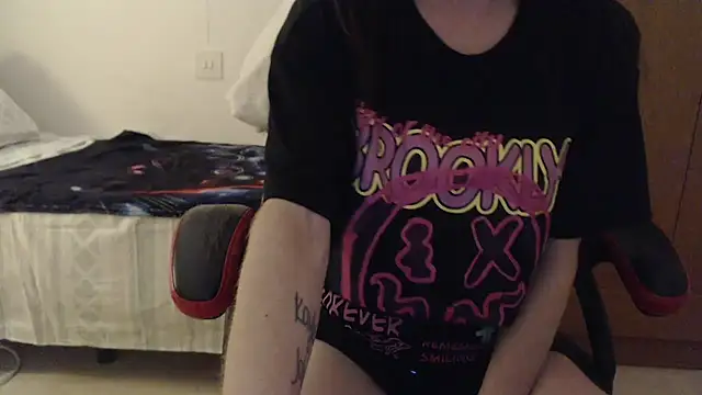 IrishLisaxo online show from October 7, 2:25 pm